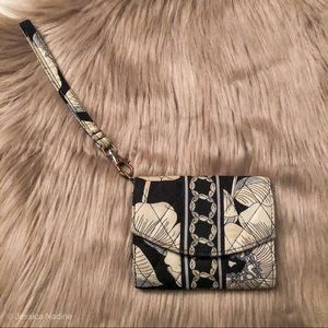 🌵VERA BRADLEY / Camellia Small Wallet Wristlet🌵